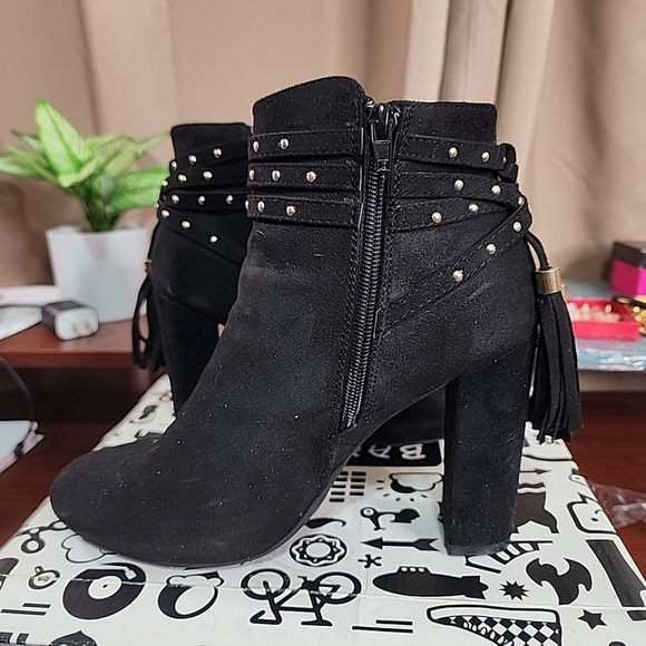 Bamboo Studded Ankle Boots. Size 8 - Picture 3 of 5